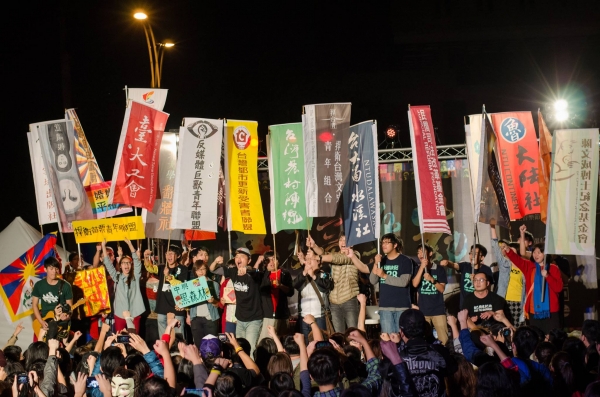 二二八,毋通袂記。